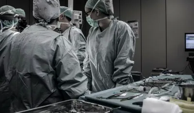 Srbija: Peminule četiri osobe, registrovano skoro 400 novih slučajeva