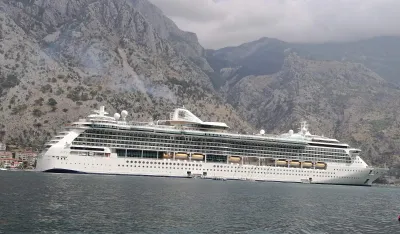 Kruzer kojim je doputovao princ Dubaija