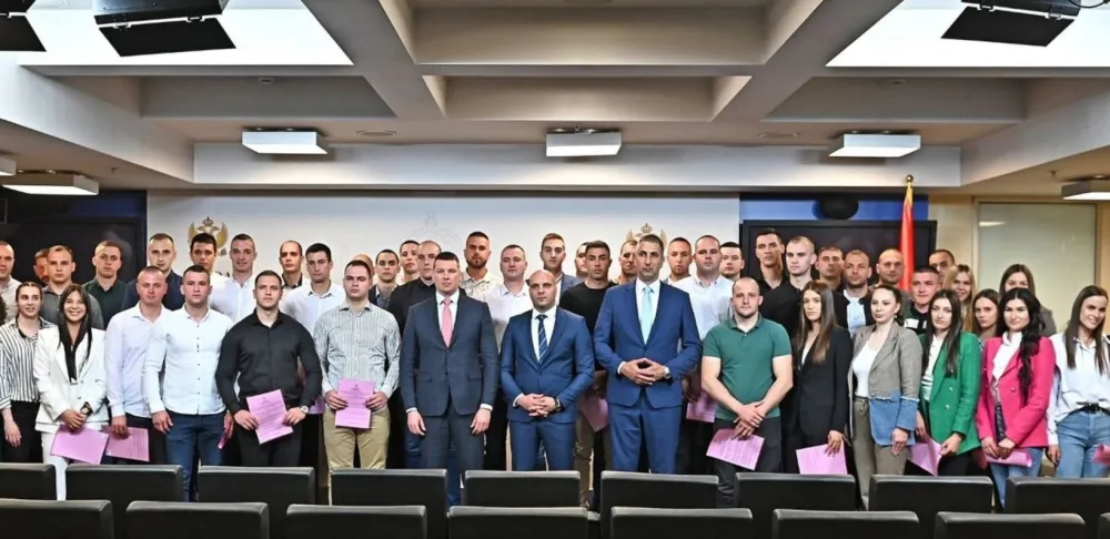 Adžić i Terzić polaznicima Policijske akademije: Građani da vas po&scaron;tuju, kriminalci da vas se pla&scaron;e