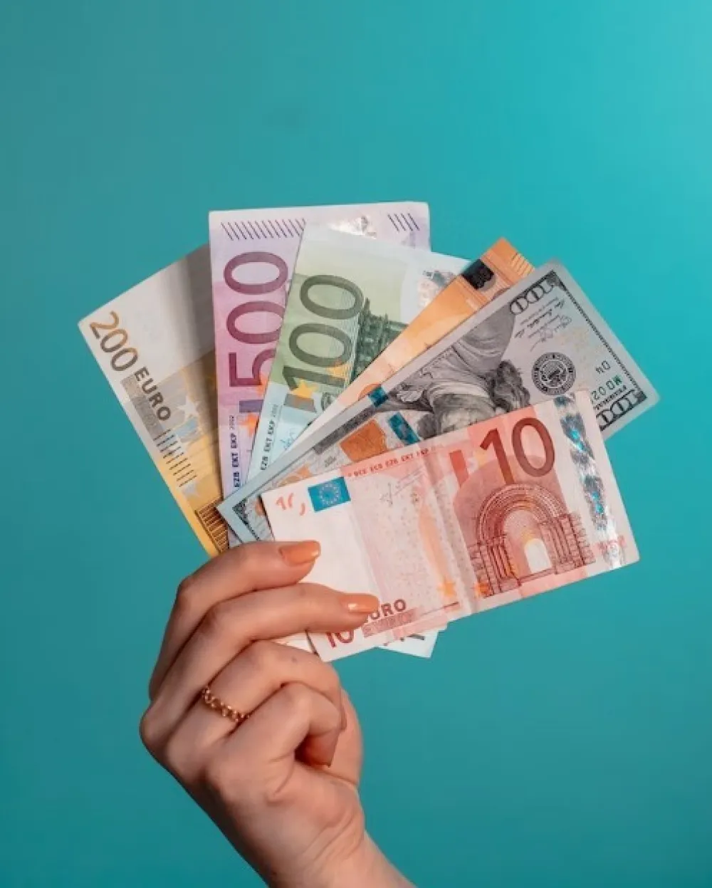 Prosječna zarada u martu 781 euro