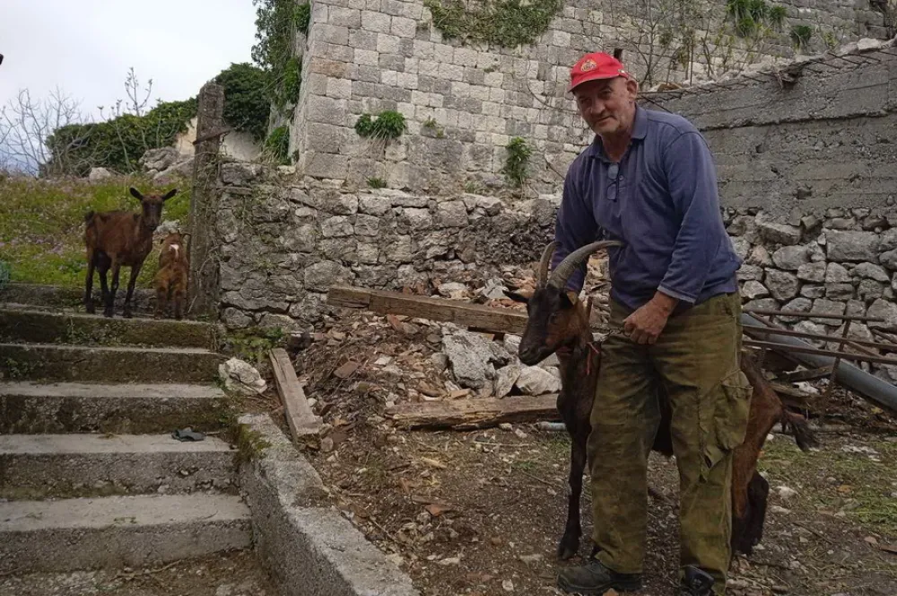 Vinogradar Jovan Stojanović ne propu&scaron;ta da održi život na selu, ali ne prekida vezu sa gradom