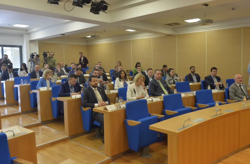 Tvrde da povjerenike biv&scaron;eg režima neće zamijeniti svojim