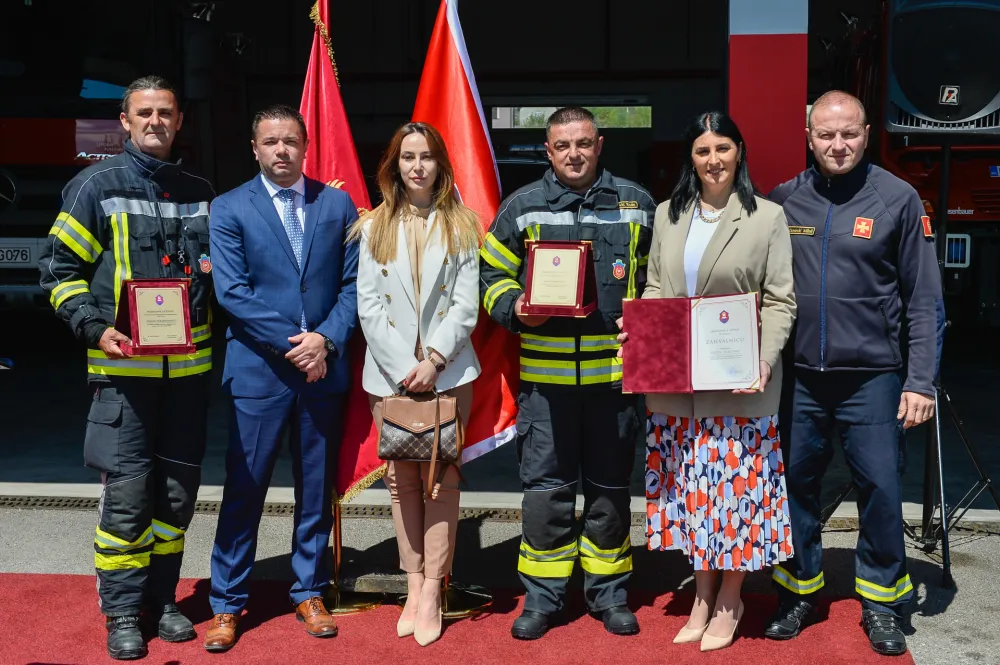 Donacija cetinskim vatrogascima