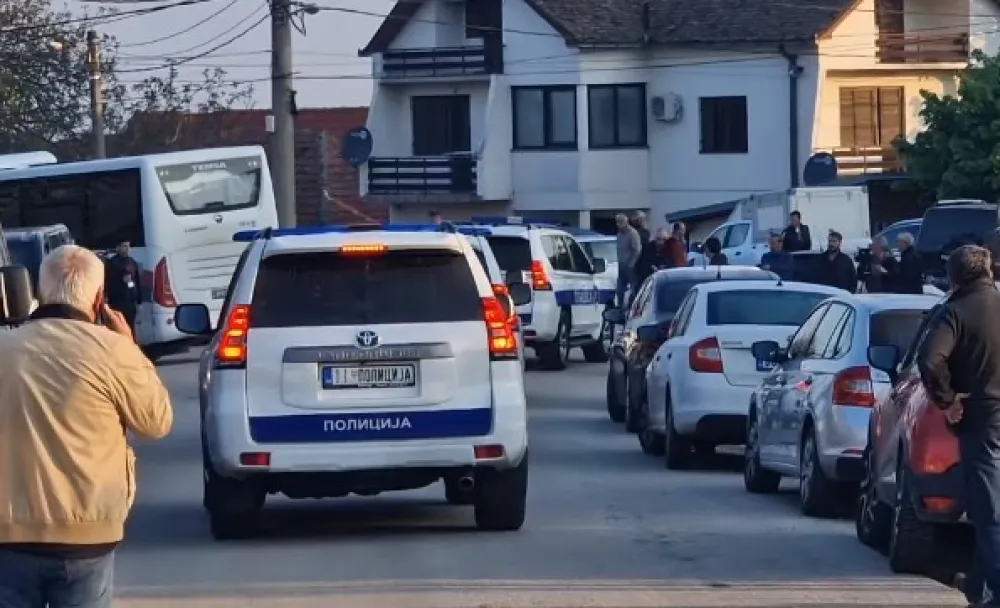 (VIDEO) Mladenovac: Mladić sinoć ubio policajca i njegovu sestru, pa jo&scaron; &scaron;estoro