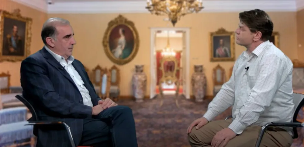 Du&scaron;an Simonović u Tri pitanja za sa Milijem Prelevićem