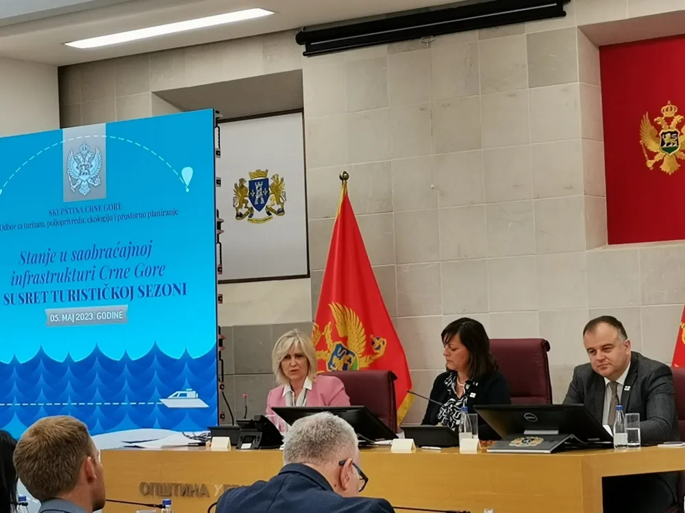 Saobraćaјne gužve priјete da ugroze sezonu u Herceg Novom