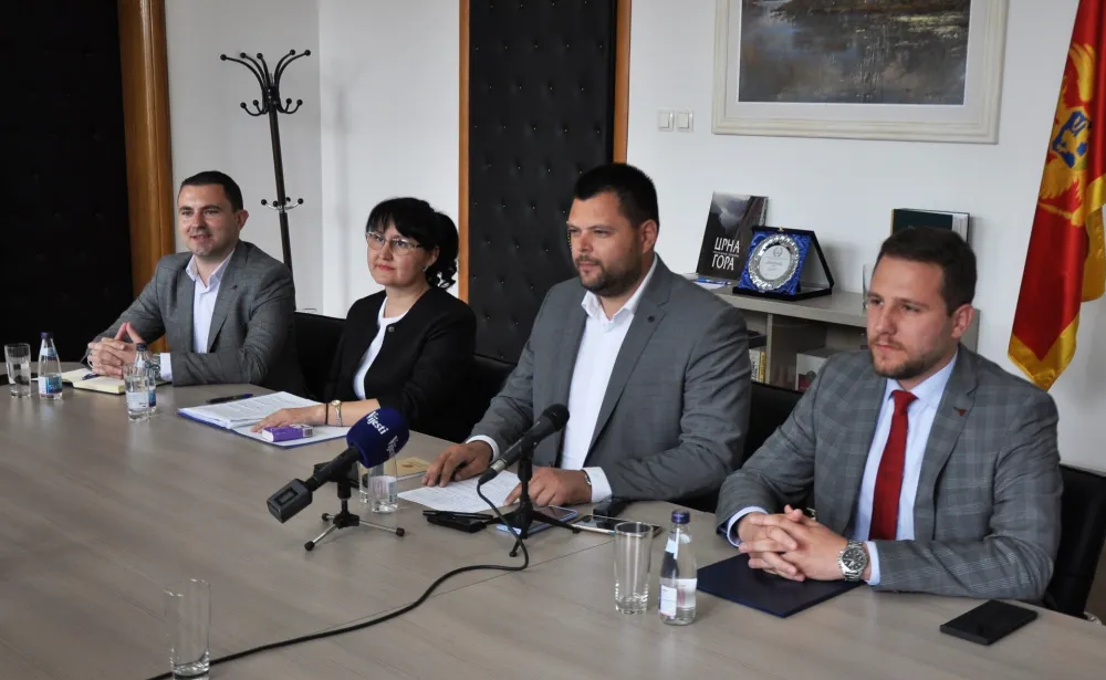 Čelnici Op&scaron;tine Nik&scaron;ić predstavili rezultate rada: Zatekli milion i po, a sada u kasi &scaron;est miliona