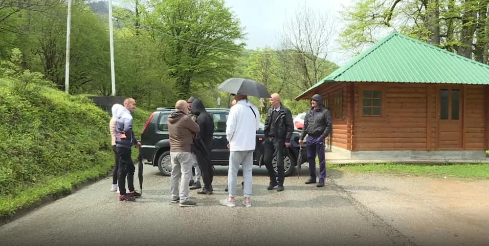 Протест на капији Биоградске горе