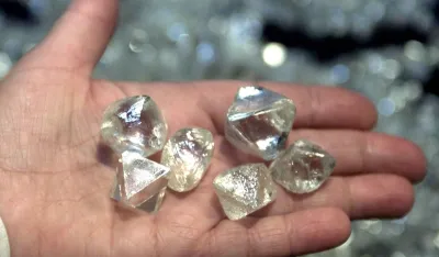 Picture shows a handful of diamonds weighing over 50 carats each, found in various pipes of Yakutia, inspected at a sorting point in the town of Mirny in western Yakutia, August 30, 2001. The kimberlite pipes of Yakutia remain Russia's main source of diamonds. REUTERS/Sergei Karpukhin