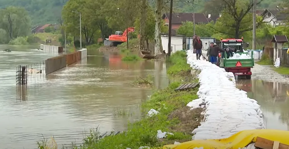 Hrvatska se četvrti dan bori s poplavama, očekuju se nove padavine
