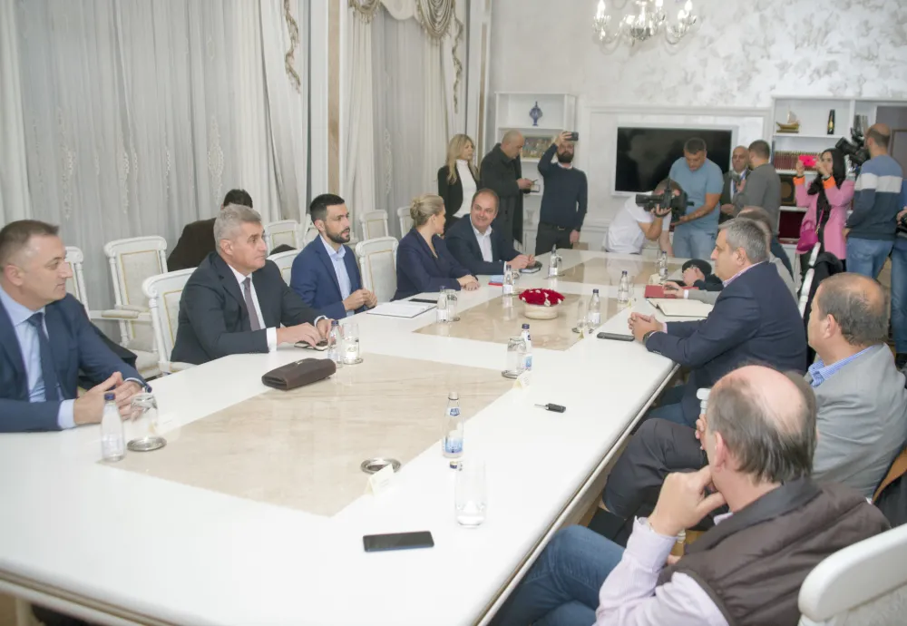 sastanak partija oko ustavnog suda