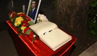 godisnjica ubistva duska jovanovica, sedamnaest godina od ubistva duska jovanovica, paljenje sveca na mesto ubistva duska jovanovica, polaganje venaca na mesto ubistva duska jovanovica