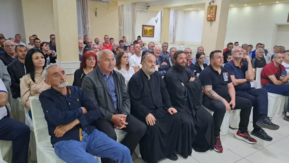 Humanitarno veče gulsara i epske poeziјe: Za obnovu manastira Kom prikupljeno 1.500 eura
