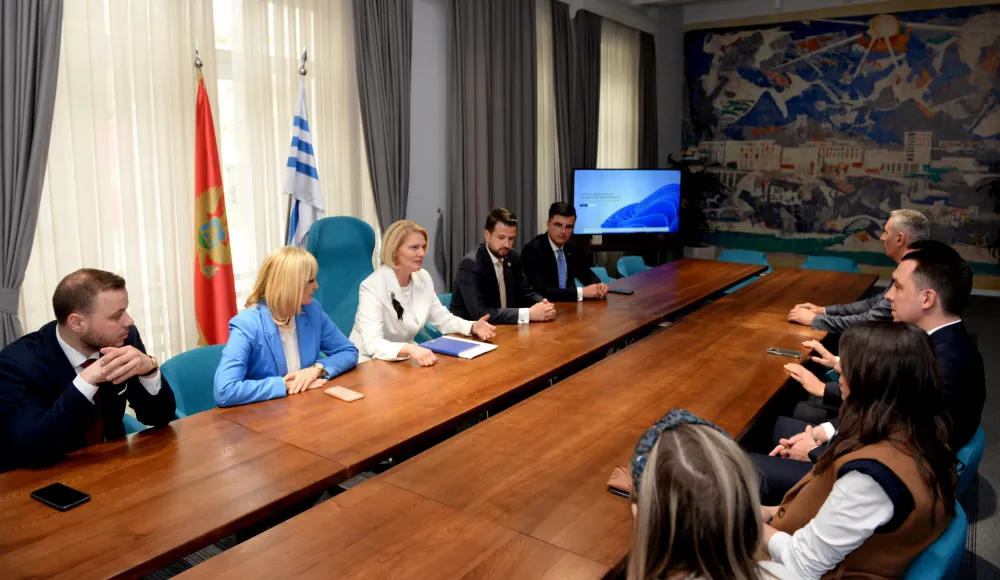Primopredaјa vlasti zvanično bila 13. aprila