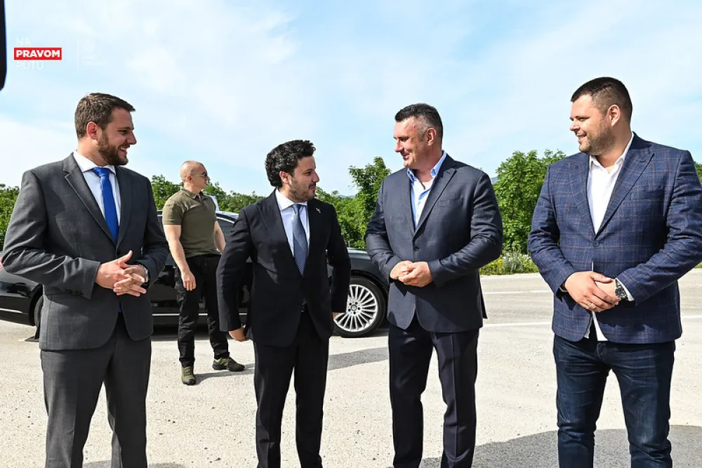 Abazović sa Vuksanovićem obi&scaron;ao radove na putu Nik&scaron;ić - Vilusi
