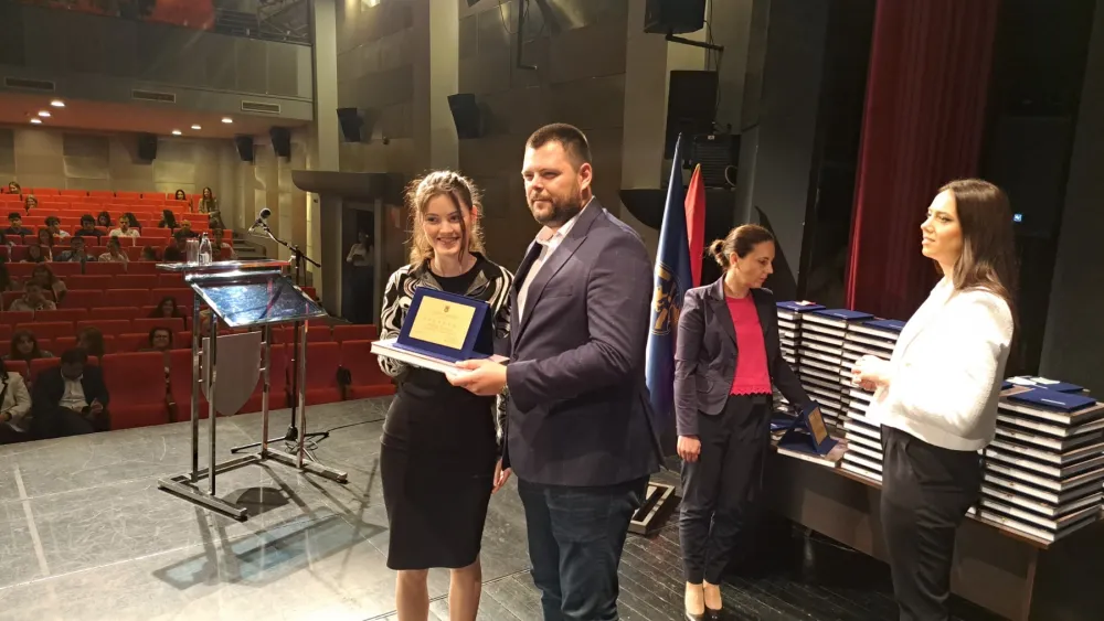 srednjo&scaron;kolci nik&scaron;ić