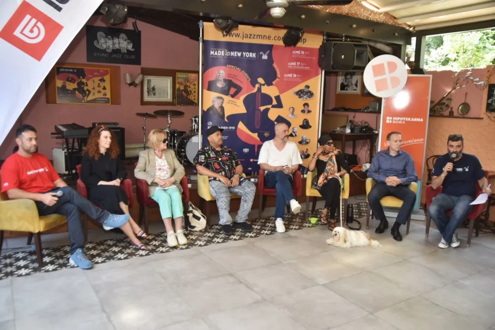Učesnici pres konferencije u "Sjedefi"