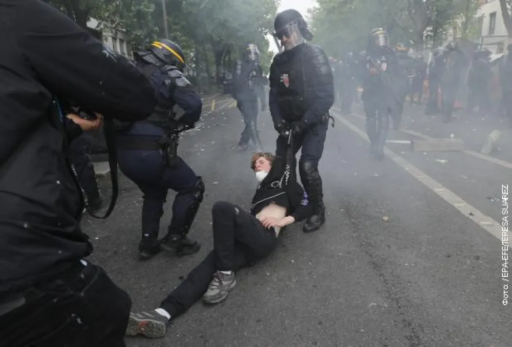 Са протеста у Паризу - медији назвали демонстрације историјским