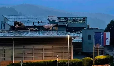 (VIDEO) Snažno nevrijeme u Sloveniji: Vjetar nosio krovove