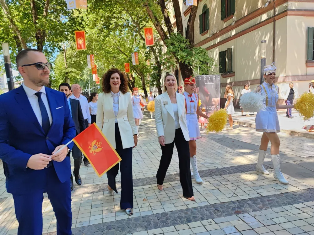Vlaović i Margarita pro&scaron;etale se centrom Tirane