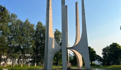 Споменик борцима из Другог свјетског рата  начео зуб времена