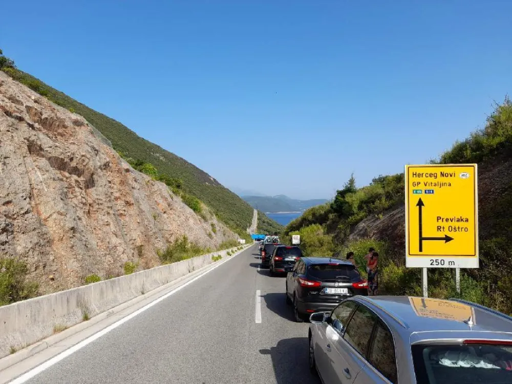 Gužva na prelazu Vitaljina