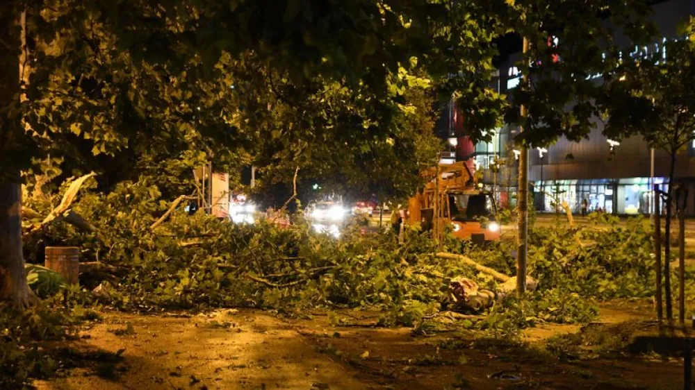 Večeras oluja zahvatila Novi Sad