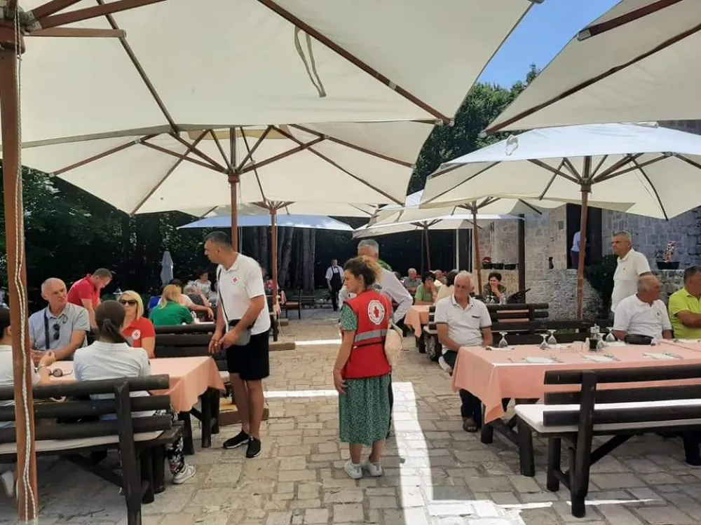 Korisnici bјelopoljskog Crvenog krsta boravili na Ivanovim koritima: Izlet za 30 članova