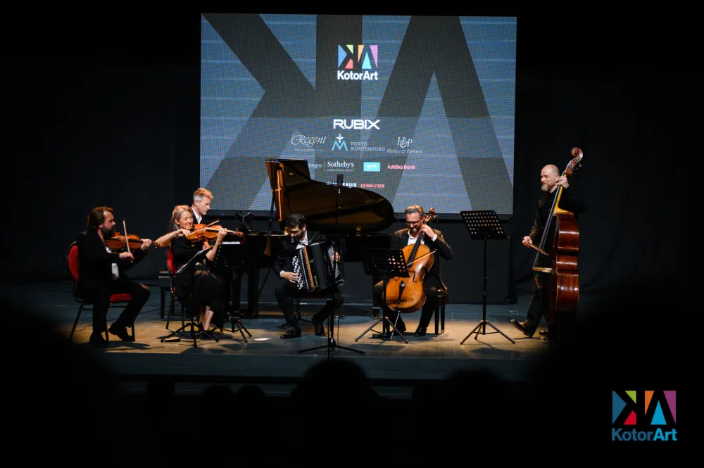 Bečki muzičari na sceni u Tivtu