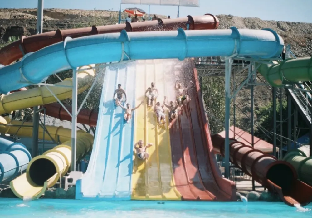 FOTO: Unsplash - Brandon Hoogenboom<br>Akva - park