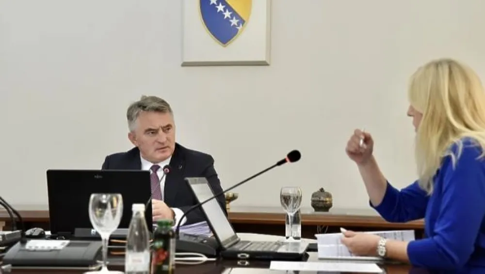 Kom&scaron;ić i Cvijanović preglasali Bećirovića
