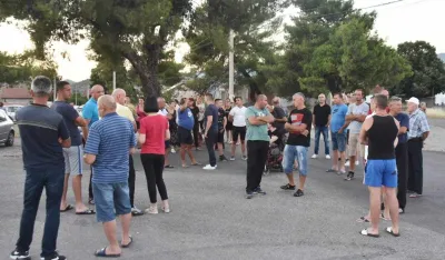 Са синоћњег протеста грађана