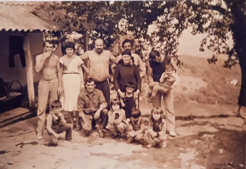 Sa porodicom na imanju u Livadicama