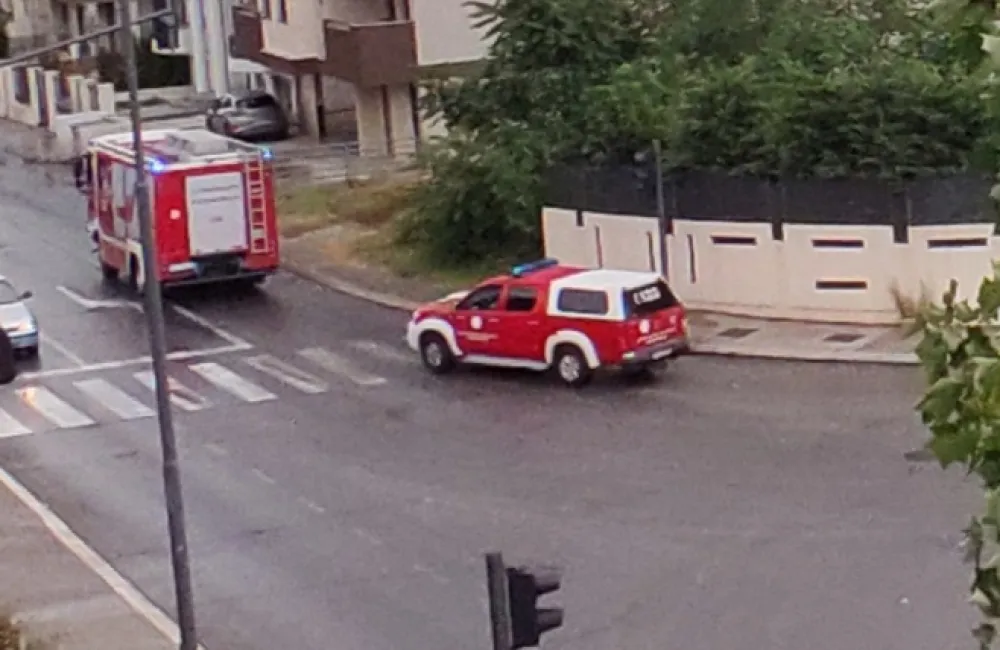 (VIDEO) Podgorički vatrogasci intervenisali kod Vezirovog mosta