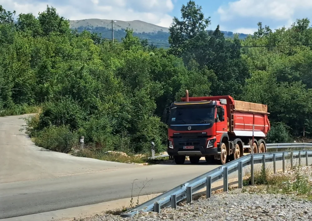 Nik&scaron;ić: Mјe&scaron;tani traže da kamioni koji prevoze rudu boksita sporiјe voze kroz Župu