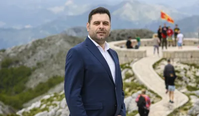 Vujović: Dok vlast u Beogradu priziva rat u Crnoj Gori predsjednik filozofira