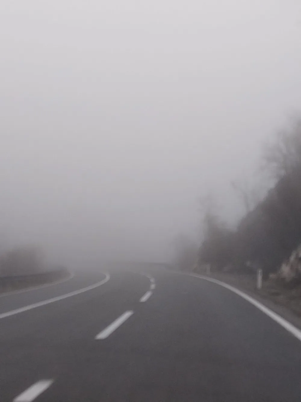 Putevi suvi, oprez zbog magle