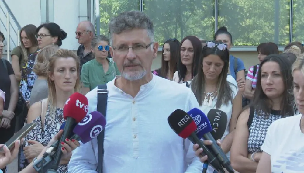 Protest Udruženja "Prosvjetni putnici": Ministarstvo prosvjete ni&scaron;ta nije uradilo za radnike koji putuju"