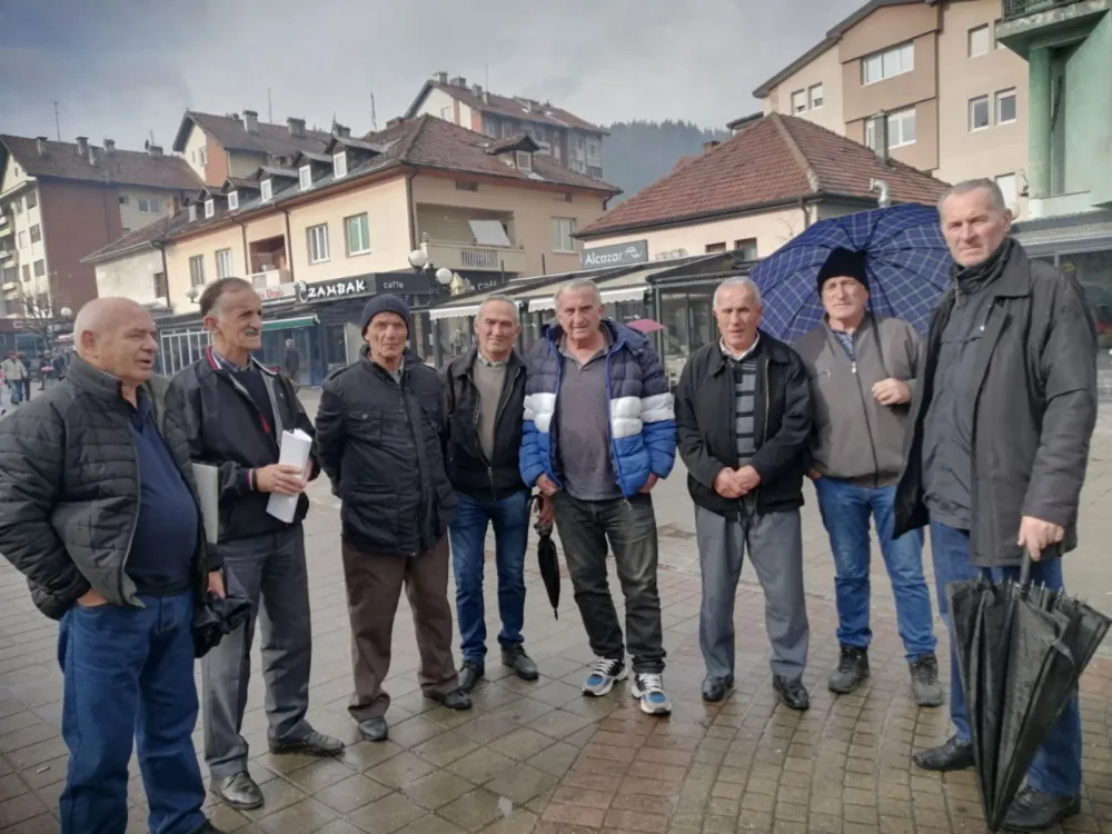 Invalidi rada iz Rožaja ogorčeni pona&scaron;anjem države prema njima: Protest upozorenja ispred Vlade