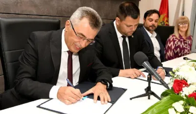 Milutin Đukanović i Marko Kovačević popisuju Memorandum