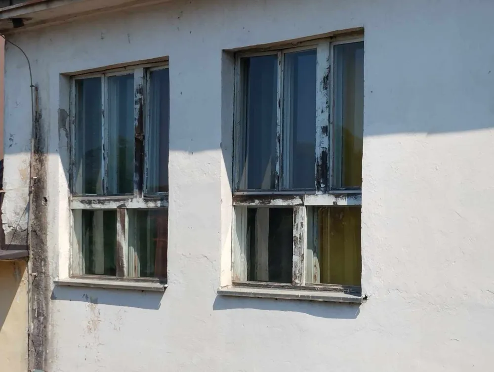 Ni para ni novih prozora za zgradu O&Scaron; "Milan Vukotić"