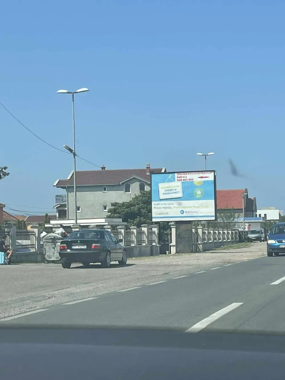U Tuzima postavljeno preko sto nelegalnih reklama