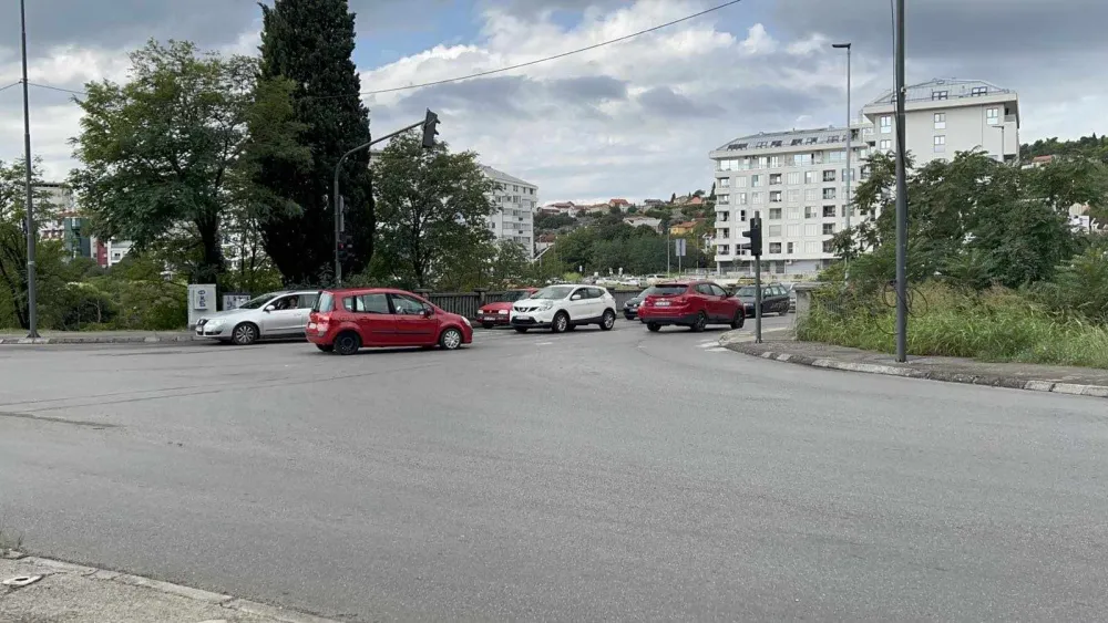 Agenciјa za izgradnju traži izvođača za rekonstrukciјu raskrsnice kod vezirovog mosta