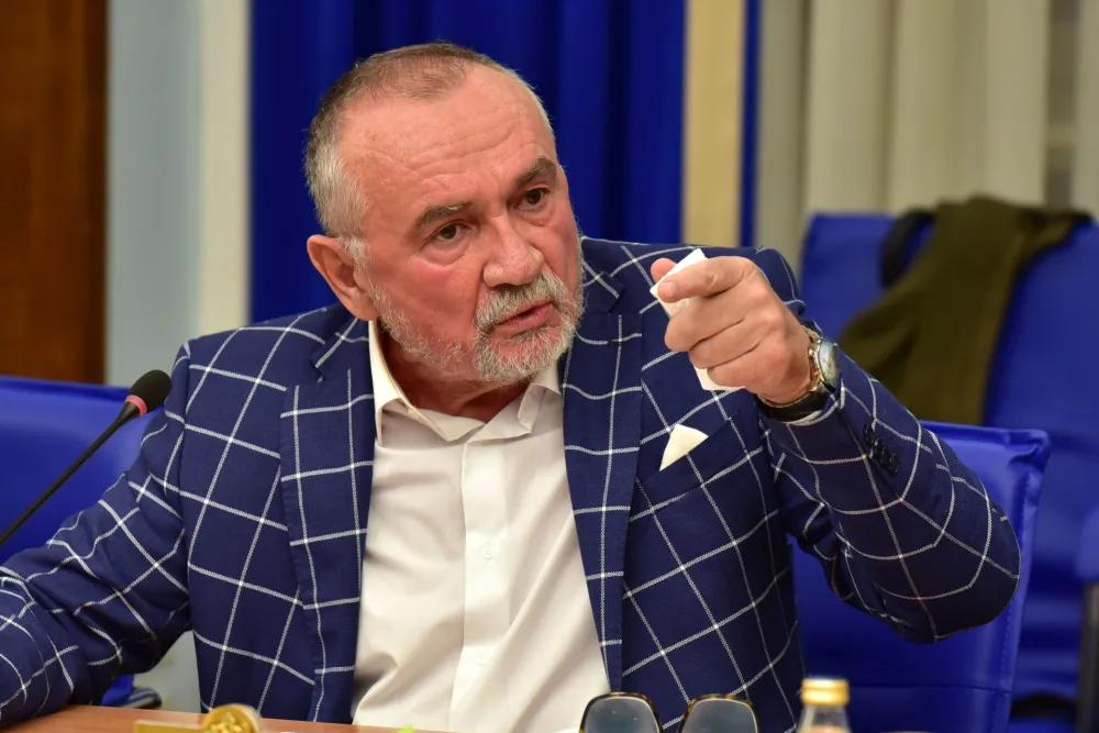 Radulović Abazoviću: Ne uni&scaron;tavajte poslednji zdravi potencijal za razvoj Crne Gore