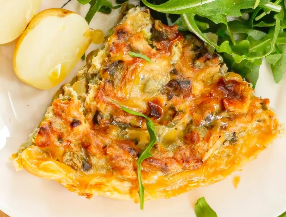 Eggah - frittata - ej'jah - Ejjeh (Egyptian Omelet) is an Arabic egg dish, often seasoned with spices such as cinnamon, cumin, coriander seeds or leaves, turmeric, raisins, and seeds. pine, nutmeg.