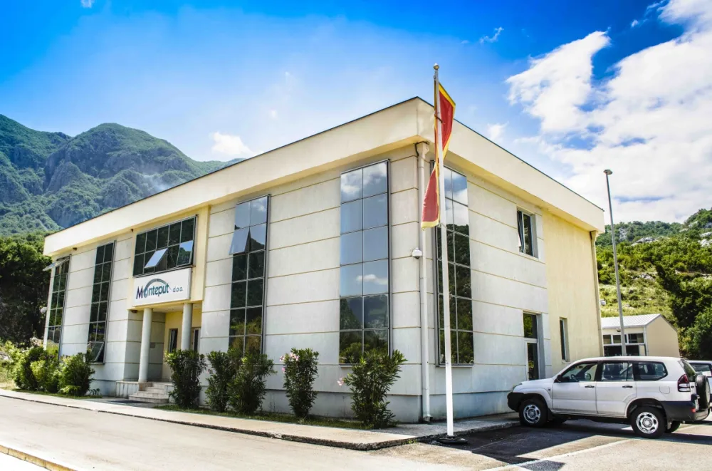 Monteput raspisao tender: Kupuјu luksuzni automobil za 41.000 eura