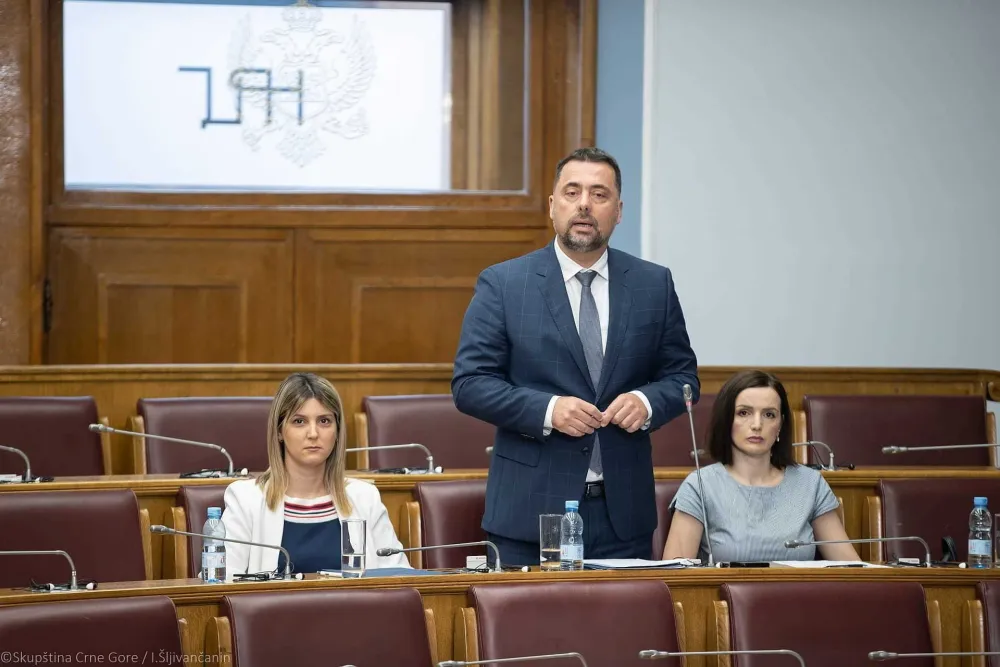 ministar Goran djurovic u skupstini