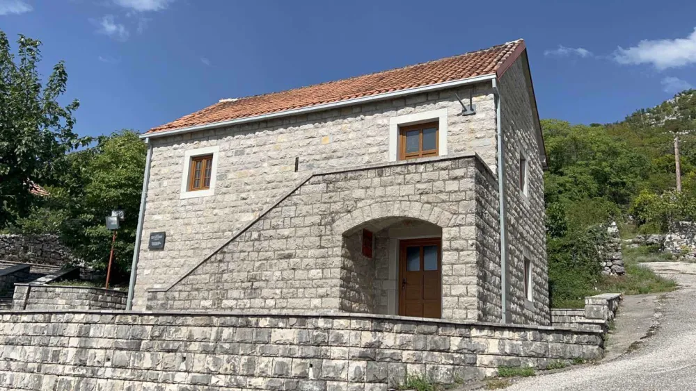 U Progonovićama postavili spomen-ploču na Kulu Radunovu