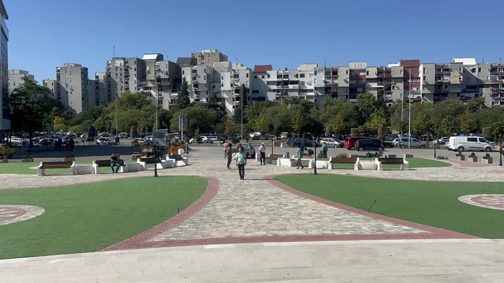 (VIDEO) Ispred Sabornog hrama popločan trg