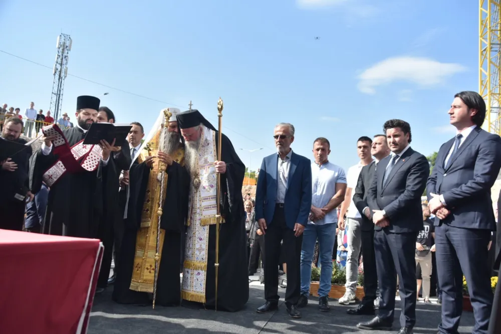 Patrijarh Porfirije, mitropolit Joanikije osve&scaron;tali temelje crkve i gimnazije 